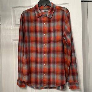 Outerknown Men’s long sleeve button down lightweight soft shirt size large